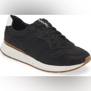 UGG Women's ReTrainer Sneakers in black and coconut milk size 7